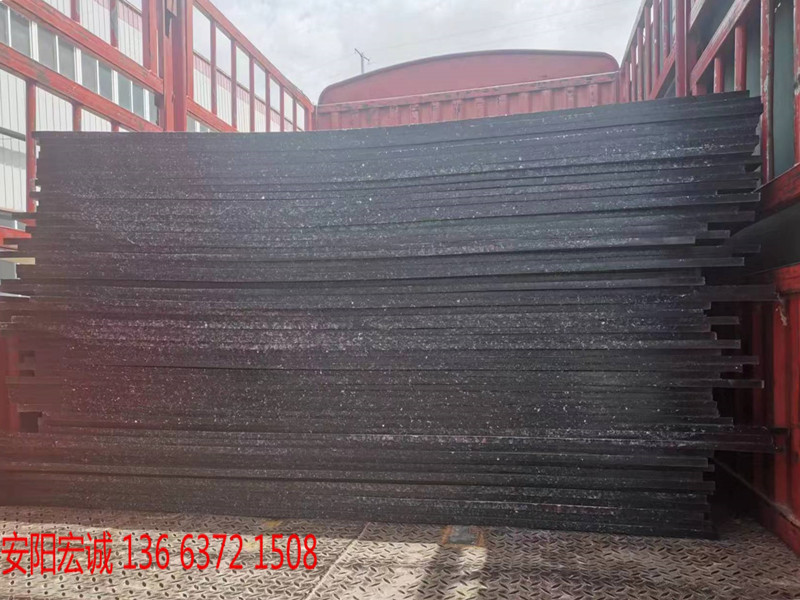 安陽(yáng)宏誠(chéng)：安裝車(chē)底滑板-高分子聚乙烯板