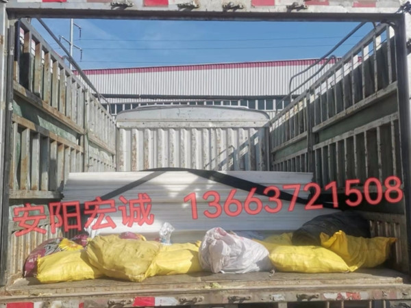 發(fā)往重慶的高分子聚乙烯板，安陽宏誠感謝重慶客戶的“鎖定”選擇！